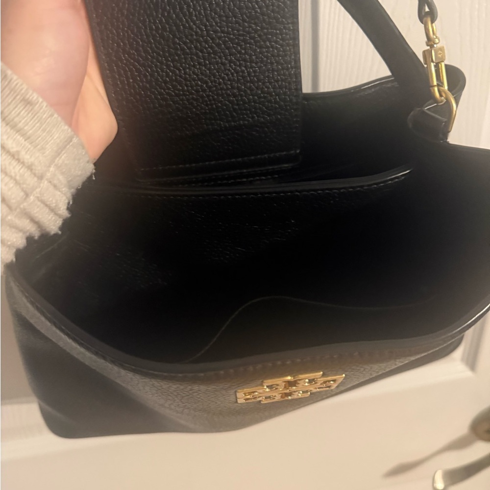 Tory Burch Black Leather Top-Handle Shoulder Bag with Gold Logo - Picture 3 of 8